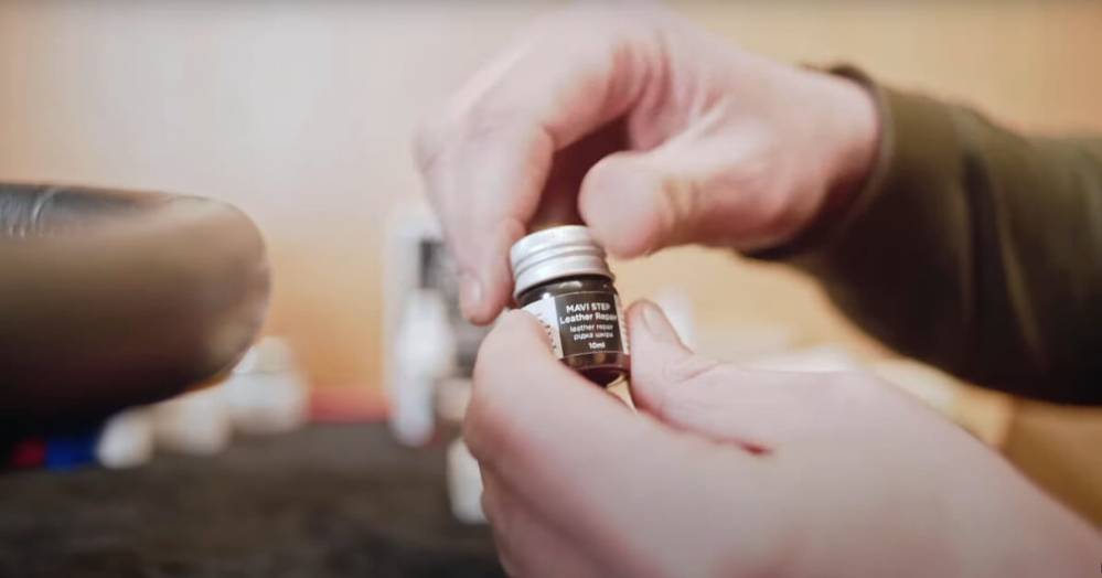 Repair of Leather Jackets and Other Outerwear With Leather Repair Cream | MAVI STEP EUROPE Ремонт кожаной куртки и другой верхней одежды жидкой кожей