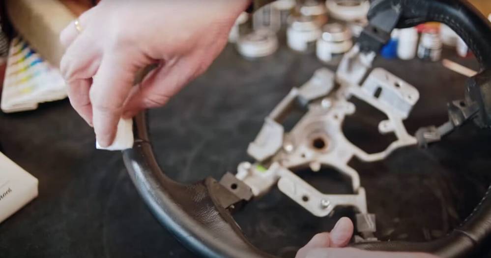 How to Use Leather Repair Cream to Repair Leather Goods (+Video) | MAVI STEP EUROPE Як користуватися рідкою шкірою для ремонту шкіряних виробів: варіант «Максимальний Pro»